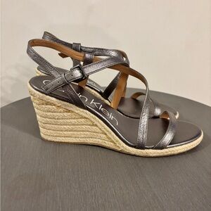 New with box Women’s Calvin Klein Bellemine grey wedge sandal size 9.5